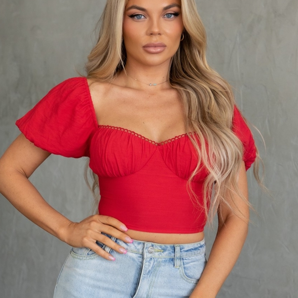 Red crinkled short sleeve blouse with adjustable strap back eye and hook… - Picture 5 of 6